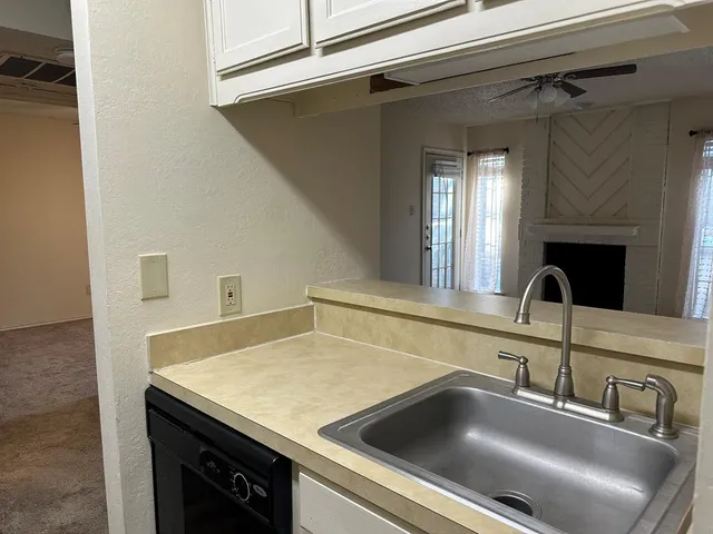 $1,150 | 3210 South Fielder Road, Arlington, TX 76015