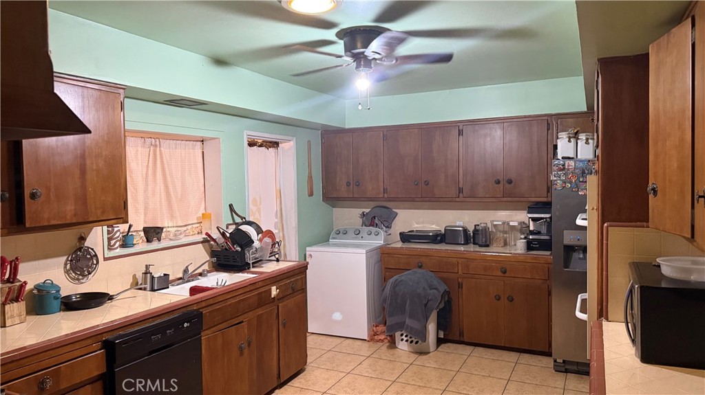 411 East Jackson Street Rialto, CA 92376 - Photo 4 of 16