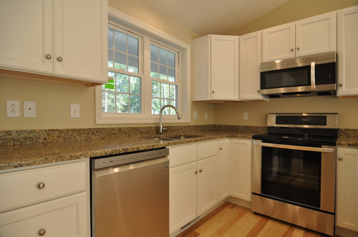 3230 West Shore Road Warwick, RI 02886 - Photo 4 of 29