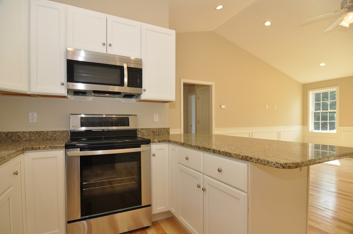 3230 West Shore Road Warwick, RI 02886 - Photo 5 of 29