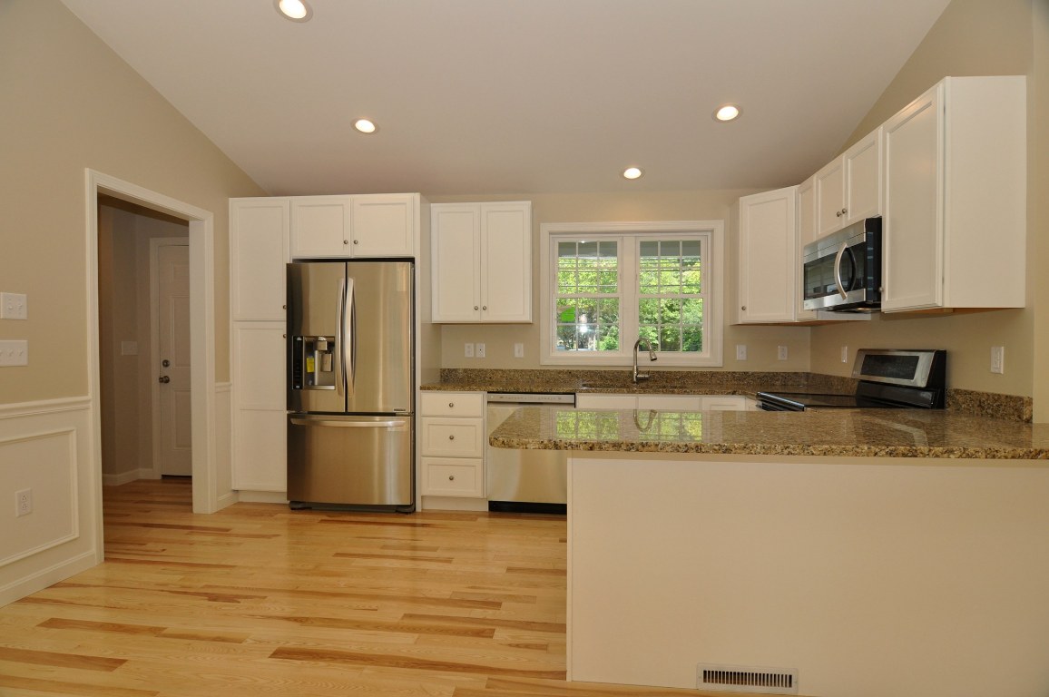 3230 West Shore Road Warwick, RI 02886 - Photo 7 of 29