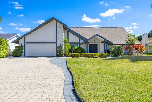 $949,000 | 2529 Kings Lake Boulevard, Naples, FL 34112