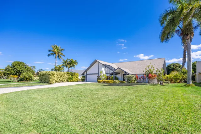 $949,000 | 2529 Kings Lake Boulevard, Naples, FL 34112