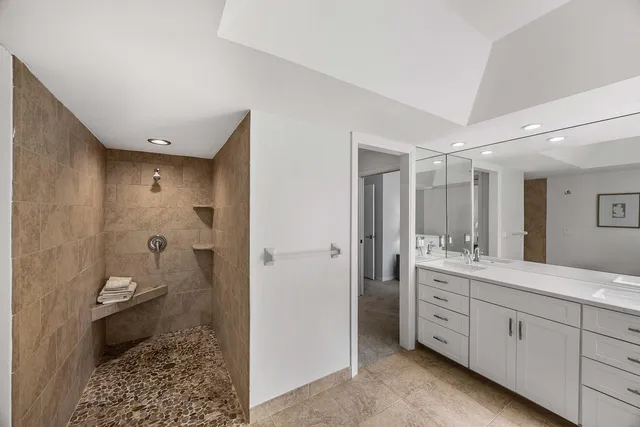 $949,000 | 2529 Kings Lake Boulevard, Naples, FL 34112