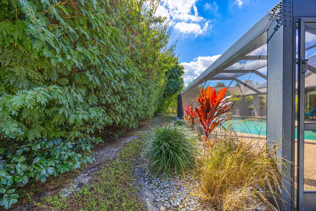 $949,000 | 2529 Kings Lake Boulevard, Naples, FL 34112