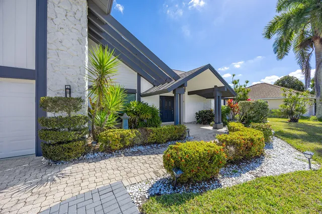 $949,000 | 2529 Kings Lake Boulevard, Naples, FL 34112