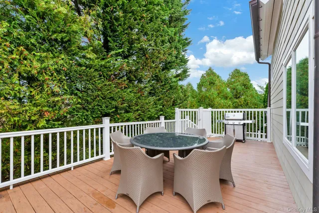 $1,499,999 | 33 Old Canoe Place Road, Hampton Bays, NY 11946