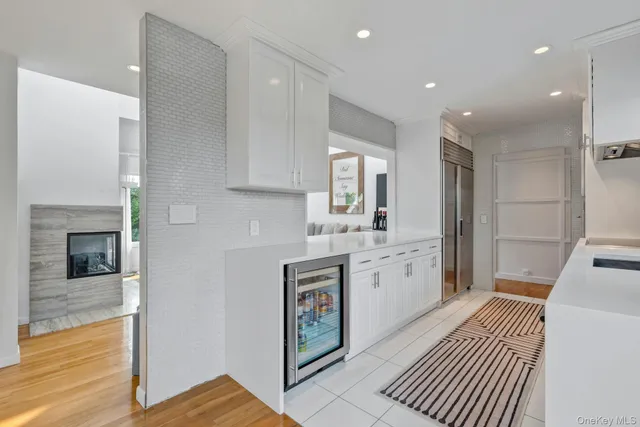 $1,499,999 | 33 Old Canoe Place Road, Hampton Bays, NY 11946