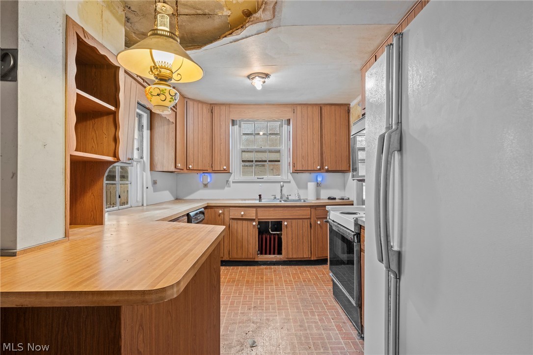 19264 North Sagamore Road Cleveland, OH 44126 - Photo 14 of 47