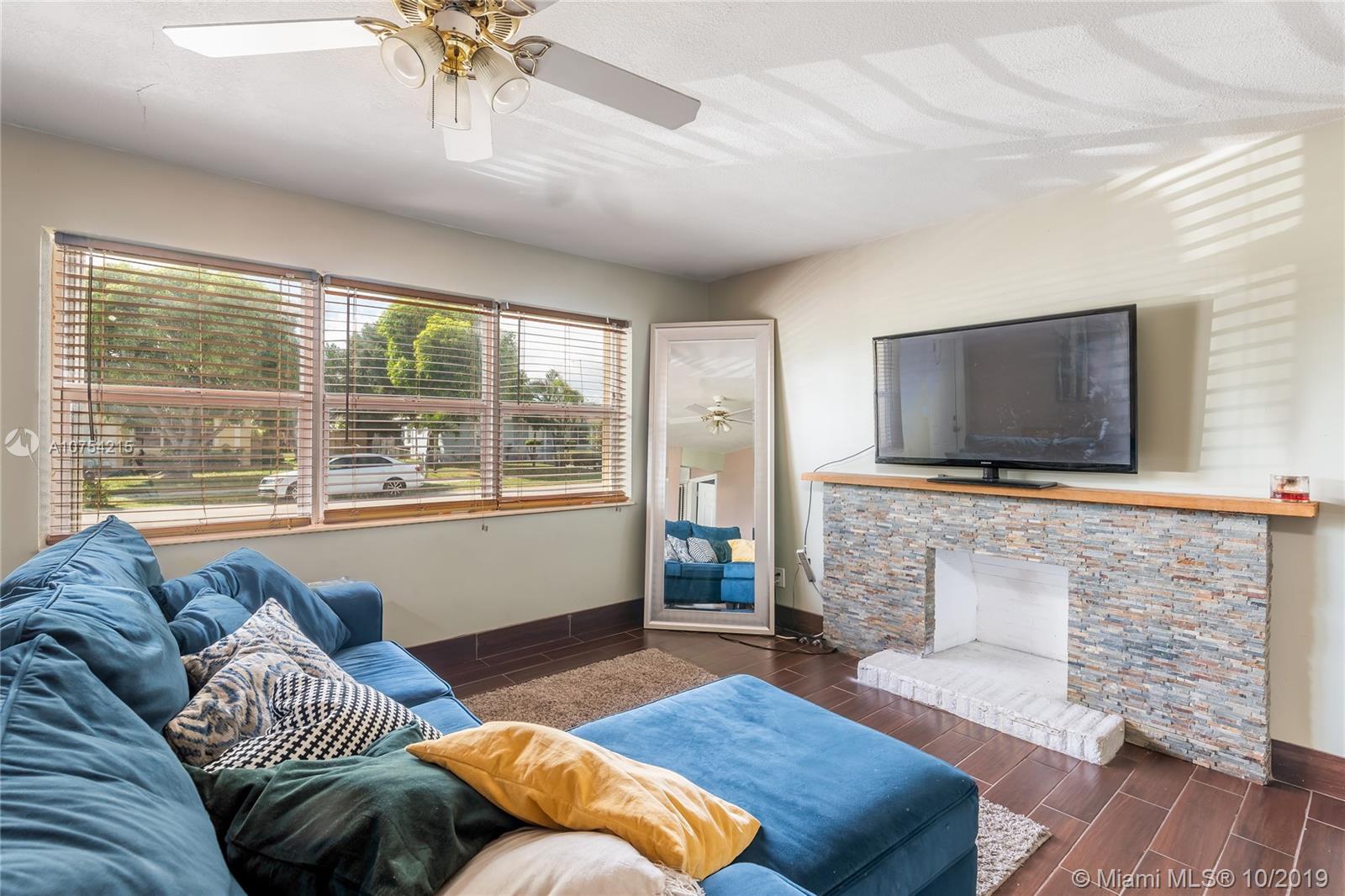2360 Par Road West Palm Beach, FL 33409 - Photo 2 of 10 Gallery Image 2
