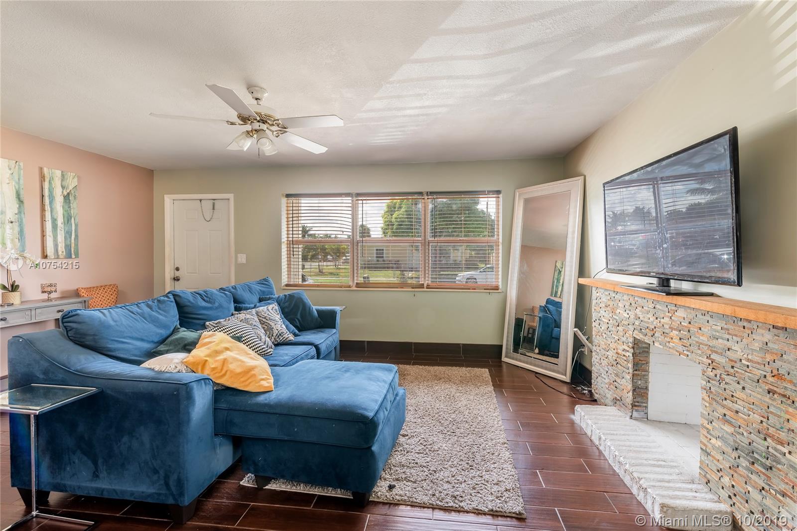 2360 Par Road West Palm Beach, FL 33409 - Photo 3 of 10 Gallery Image 3