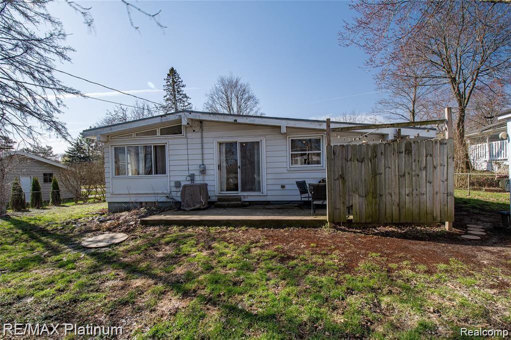 119 East River Road Flushing, MI 48433 - Photo 23 of 29
