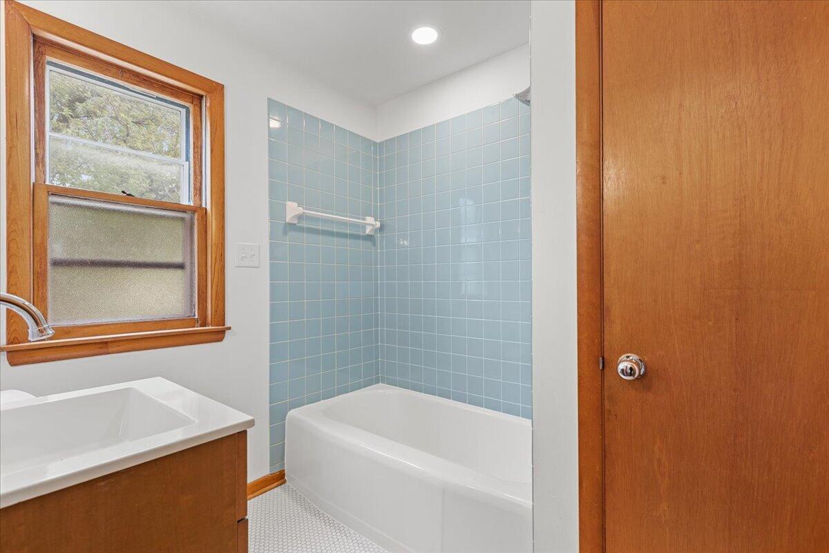 3776 Hubertus Road Richfield, WI 53033 - Photo 23 of 27 Bathroom