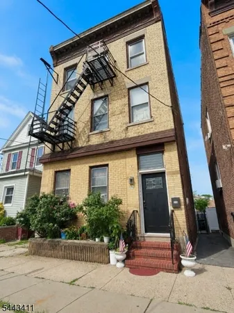$2,100 | 115 Columbus Place, Unit 3, Roselle Park, NJ 07204