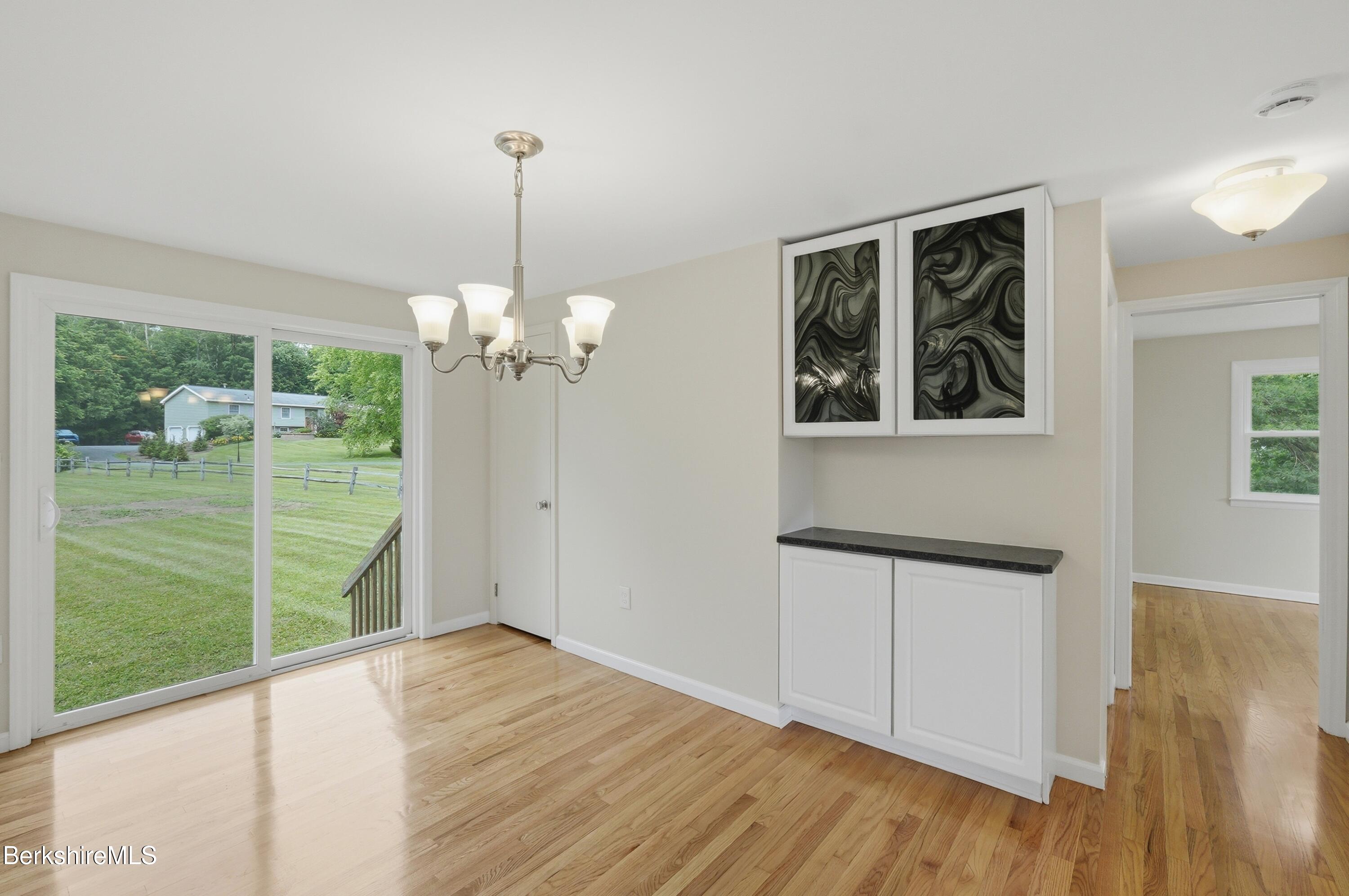 184 Melbourne Road Pittsfield, MA 01201 - Photo 13 of 36 Dining Area