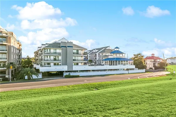 $2,250 | 420 Metairie-Hammond Highway, Unit 331, Metairie, LA 70005