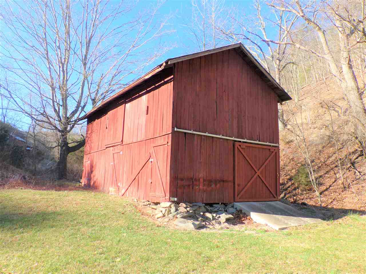 22971 Bennett Run Road Bergton, VA 22811 - Photo 23 of 24 a backyard of a house