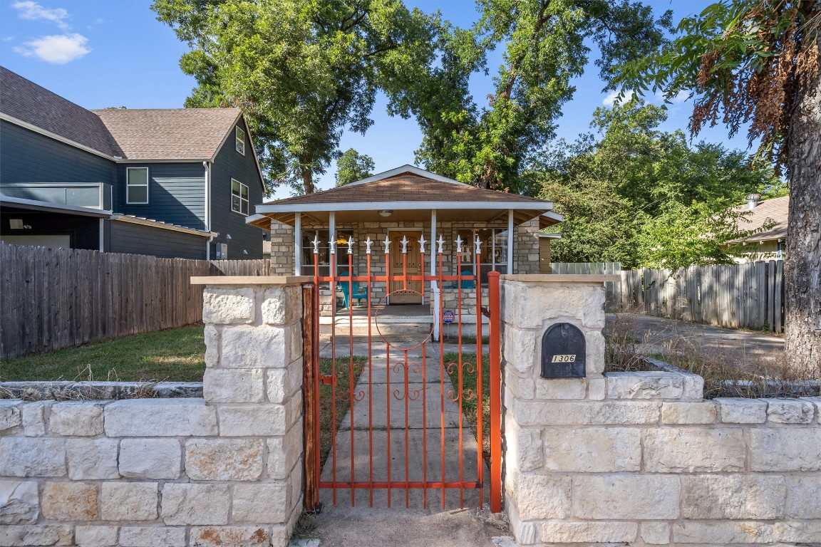 1306 Haskell Street Austin, TX 78702 - Photo 2 of 40