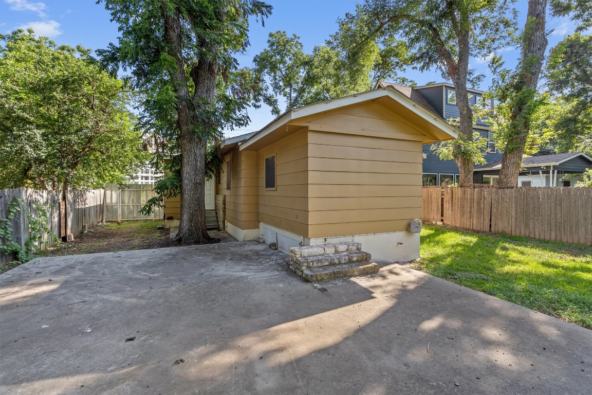 1306 Haskell Street Austin, TX 78702 - Photo 36 of 40