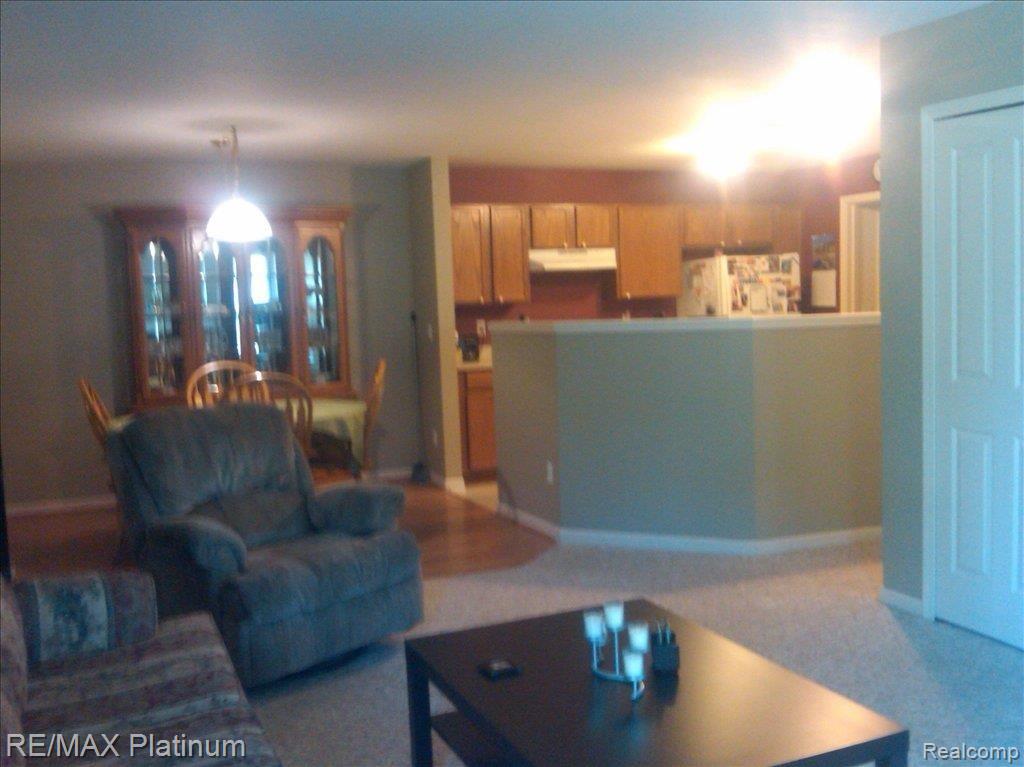 4138 Hampton Ridge Boulevard Howell, MI 48843 - Photo 7 of 9 LIVING ROOM