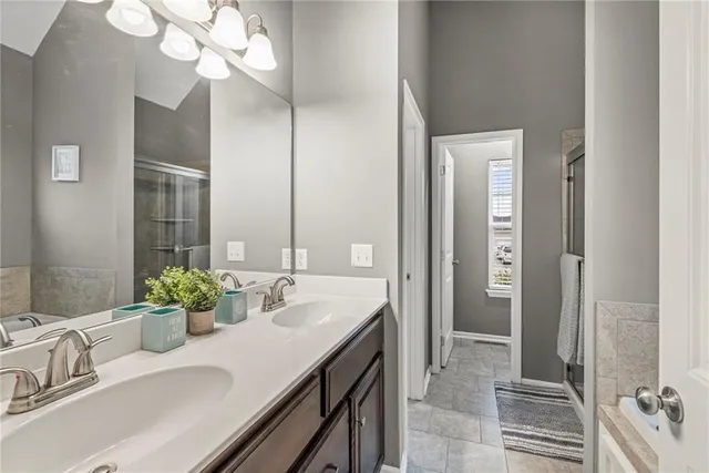 $420,000 | 1020 Poplar Lane, Liberty, MO 64068