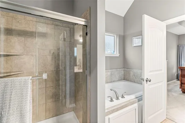 $420,000 | 1020 Poplar Lane, Liberty, MO 64068