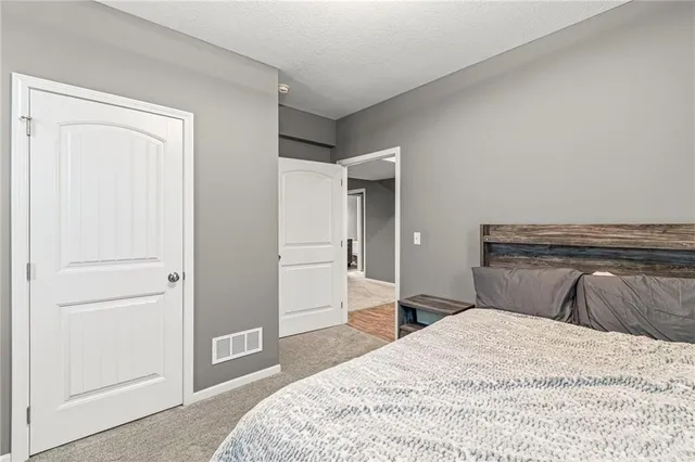 $420,000 | 1020 Poplar Lane, Liberty, MO 64068