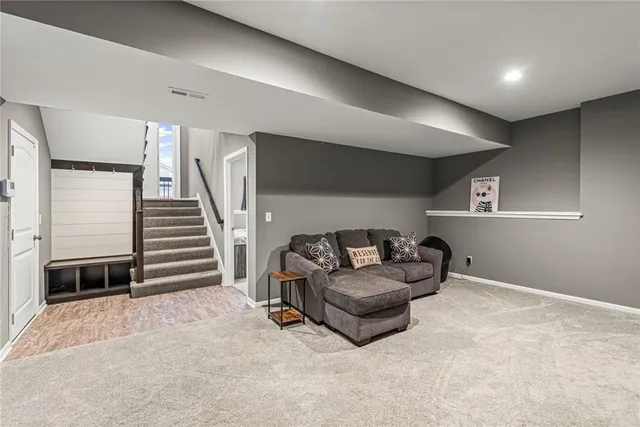 $420,000 | 1020 Poplar Lane, Liberty, MO 64068