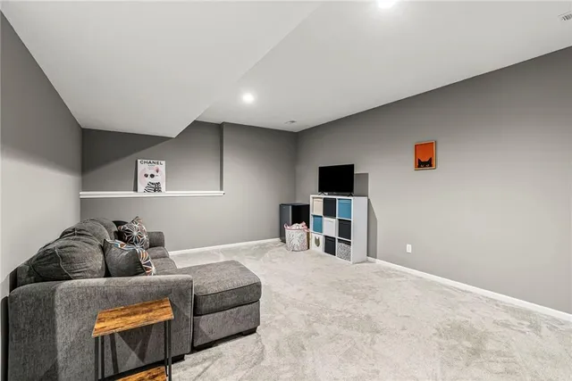 $420,000 | 1020 Poplar Lane, Liberty, MO 64068