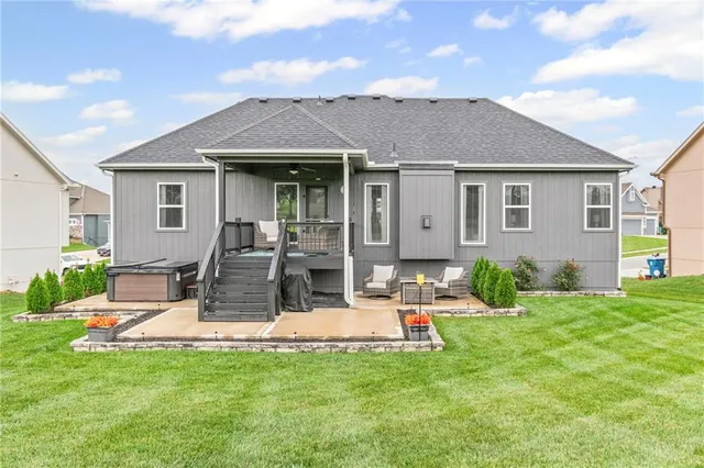 $420,000 | 1020 Poplar Lane, Liberty, MO 64068