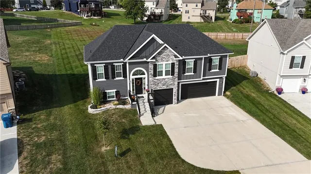 $420,000 | 1020 Poplar Lane, Liberty, MO 64068