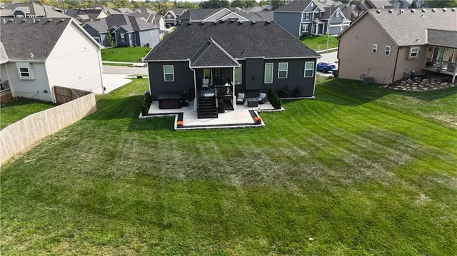 $420,000 | 1020 Poplar Lane, Liberty, MO 64068