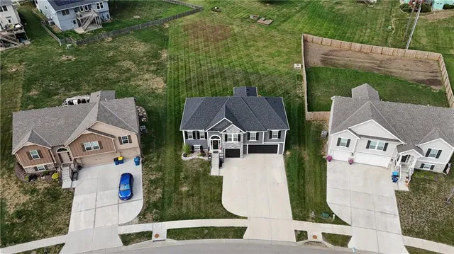 $420,000 | 1020 Poplar Lane, Liberty, MO 64068