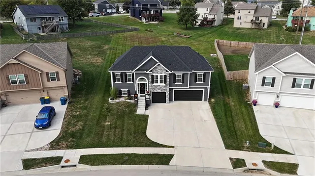 $420,000 | 1020 Poplar Lane, Liberty, MO 64068