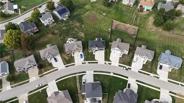 $420,000 | 1020 Poplar Lane, Liberty, MO 64068