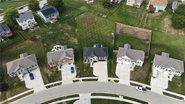 $420,000 | 1020 Poplar Lane, Liberty, MO 64068