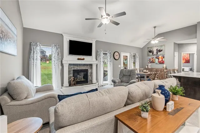 $420,000 | 1020 Poplar Lane, Liberty, MO 64068