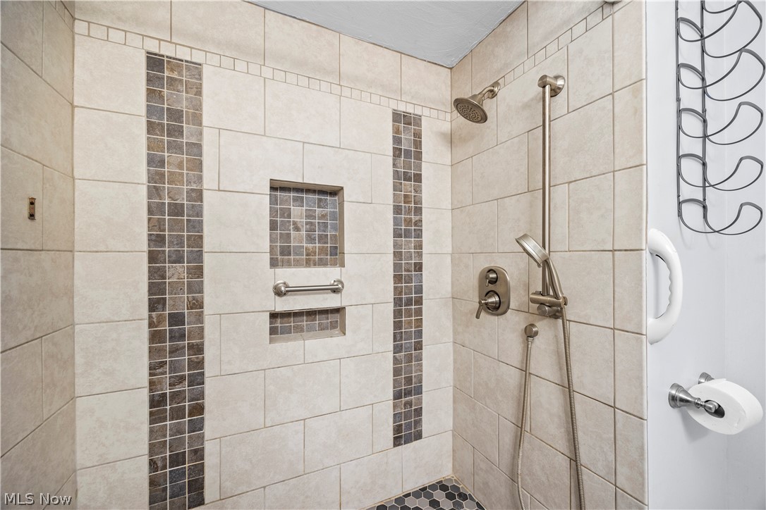44675 Middle Ridge Road Amherst, OH 44001 - Photo 17 of 40 Full bath in hallway