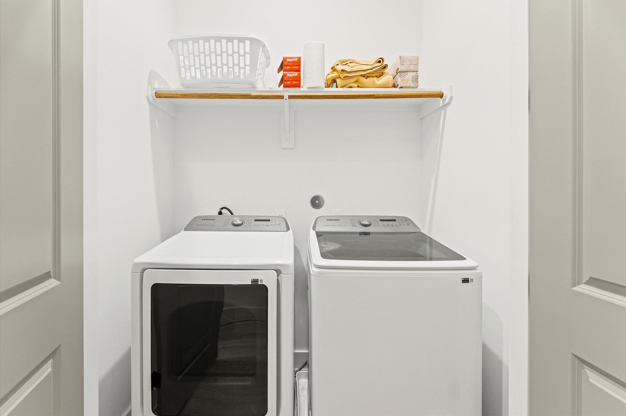 2311 Eagle Street Houston, TX 77004 - Photo 15 of 21 a utility room with dryer and washer