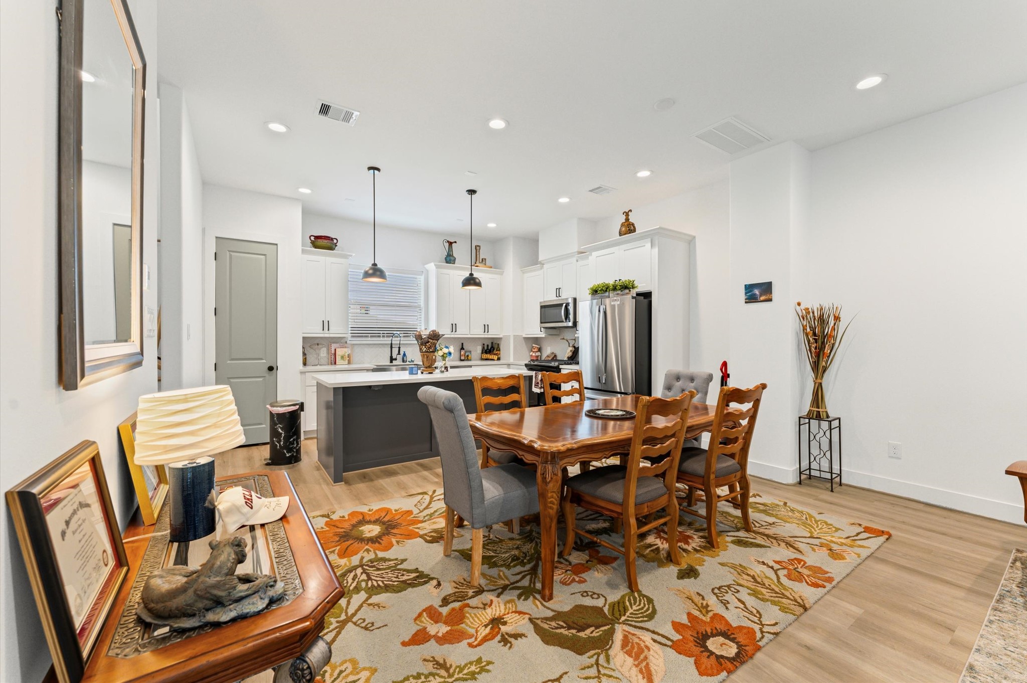 2311 Eagle Street Houston, TX 77004 - Photo 5 of 21 a view of a dining room with furniture