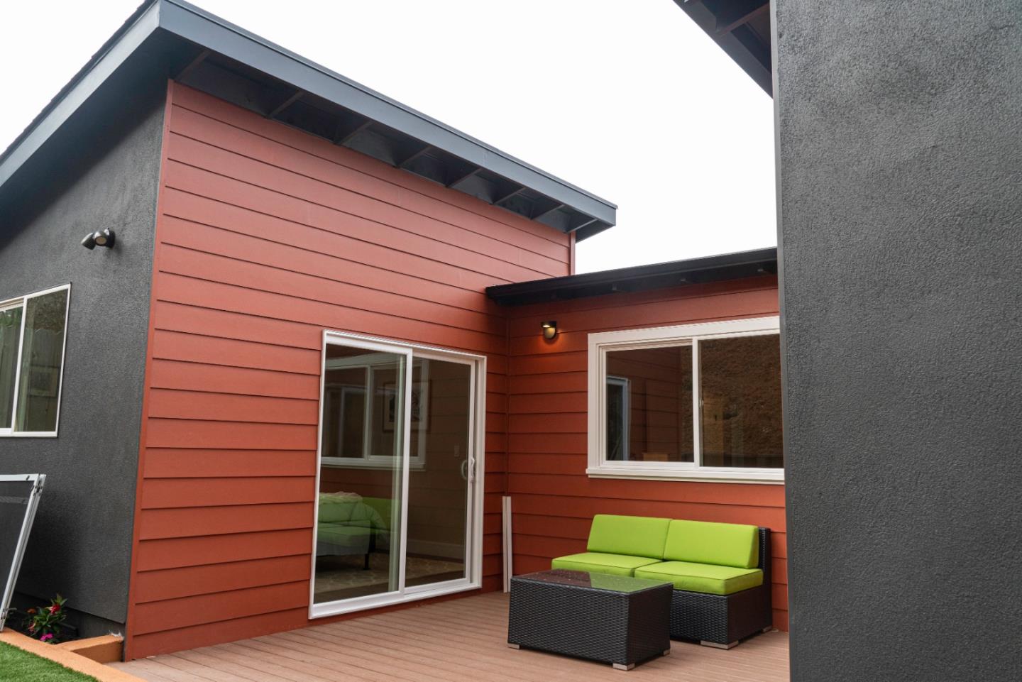 660 Edgemar Avenue Pacifica, CA 94044 - Photo 34 of 36 a front view of a house with a garden