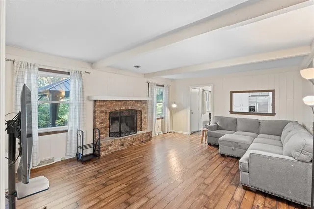 $339,000 | 6717 Northwest Lawson Lane, Parkville, MO 64152