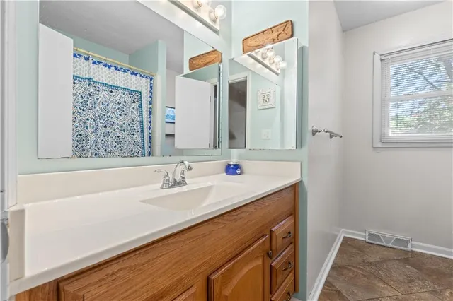 $339,000 | 6717 Northwest Lawson Lane, Parkville, MO 64152