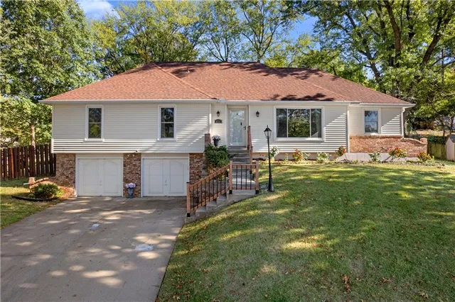$339,000 | 6717 Northwest Lawson Lane, Parkville, MO 64152