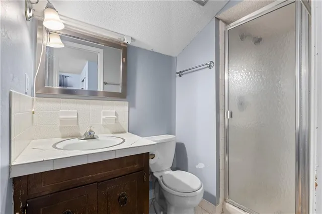 $339,000 | 6717 Northwest Lawson Lane, Parkville, MO 64152