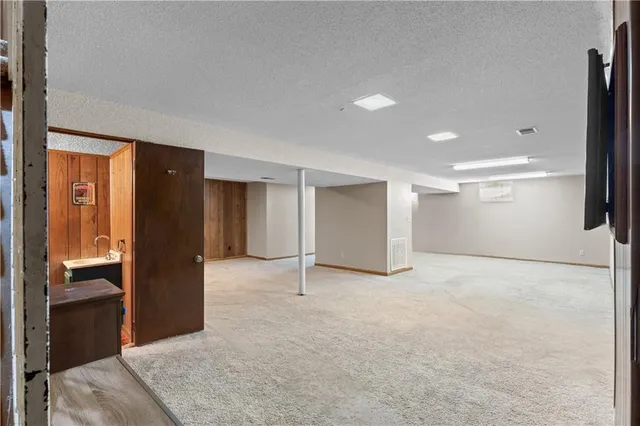 $339,000 | 6717 Northwest Lawson Lane, Parkville, MO 64152