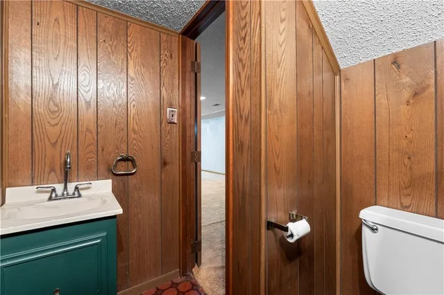 $339,000 | 6717 Northwest Lawson Lane, Parkville, MO 64152