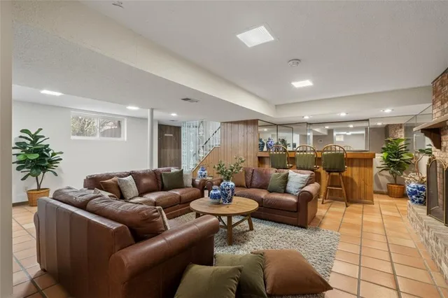 $339,000 | 6717 Northwest Lawson Lane, Parkville, MO 64152