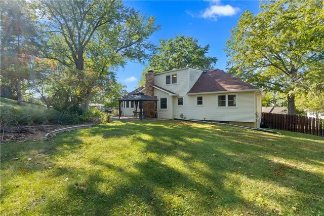 $339,000 | 6717 Northwest Lawson Lane, Parkville, MO 64152