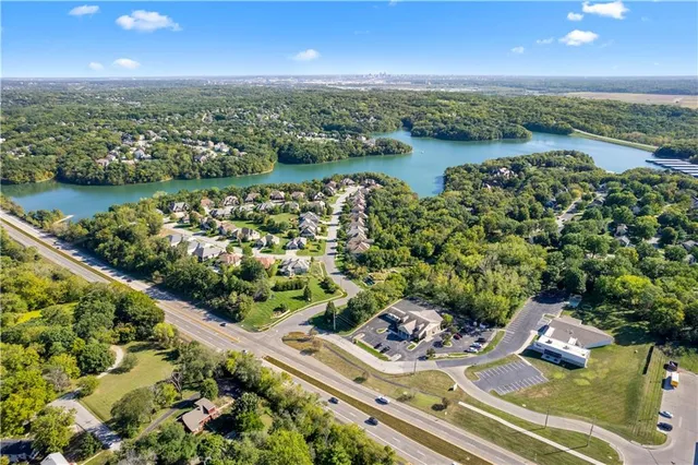 $339,000 | 6717 Northwest Lawson Lane, Parkville, MO 64152